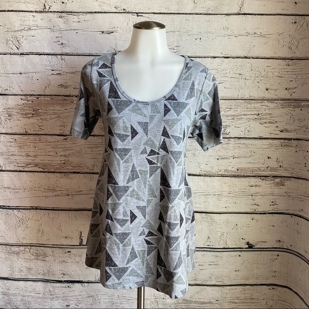 LULAROE GRAY TRIANGLE AZTEC SHORT SLEEVE TOP